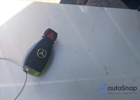 2012 Mercedes-Benz C 250 Luxury/Sport z USA, uszkodzony, nr VIN WDDGF4HB9CA620425